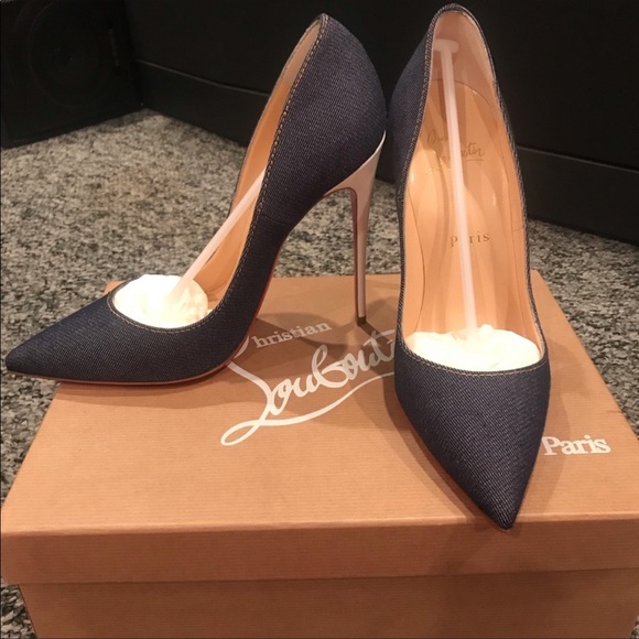 Meet Debbie, your Posher, and her closet favorites! - Picture 9 of 17